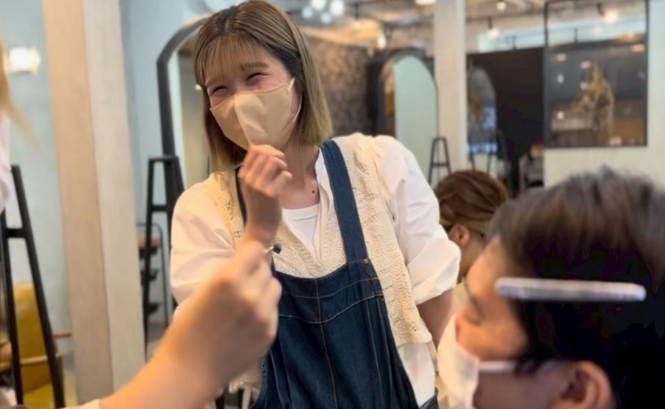 新卒採用の様子（マスクをしたスタッフ）